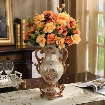 Vintage Resin Vase Styling: Warm Patina, Easy Decor